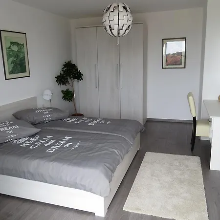 Lea Apartment *