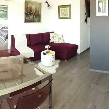 Lea Apartment *